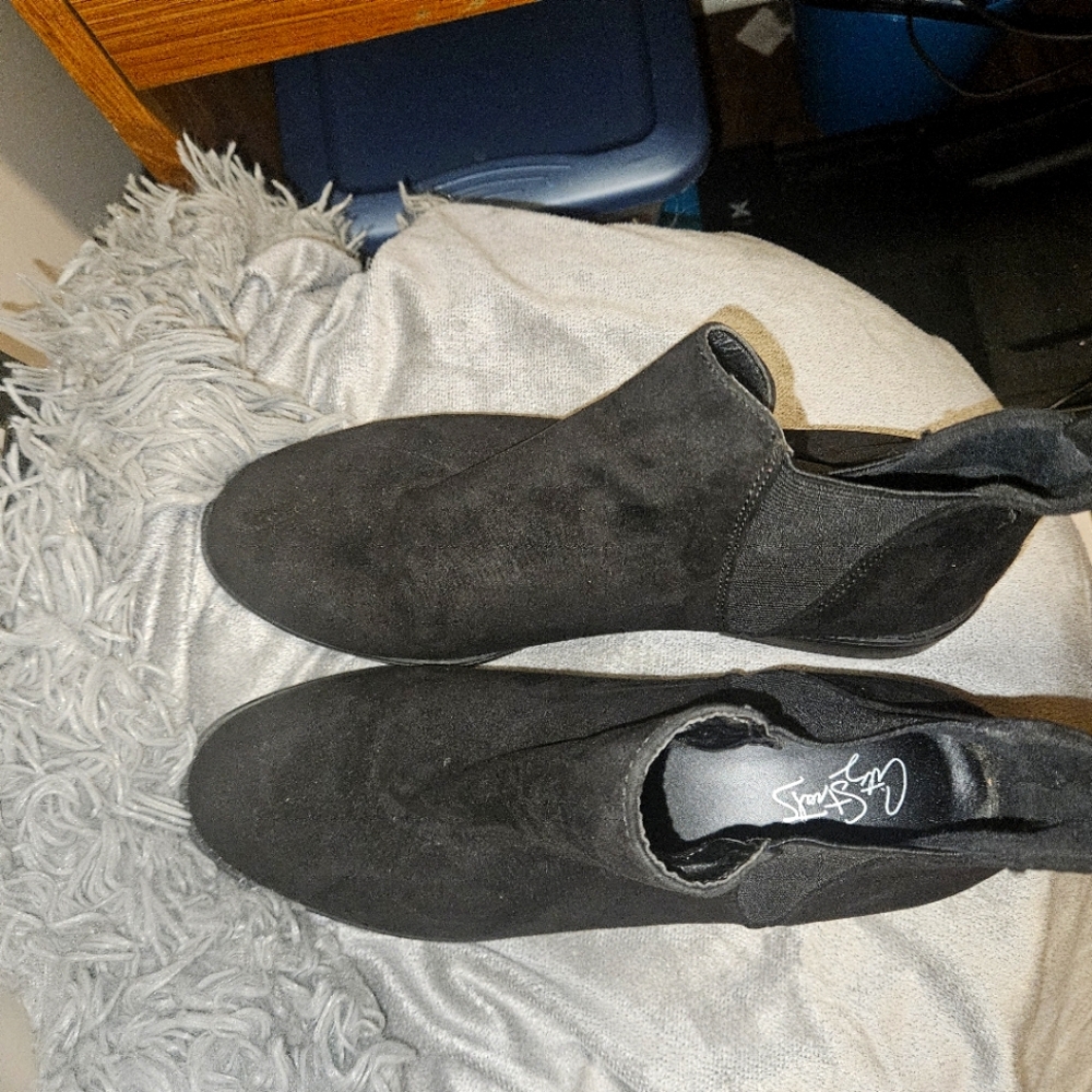 Women black low slip on booties